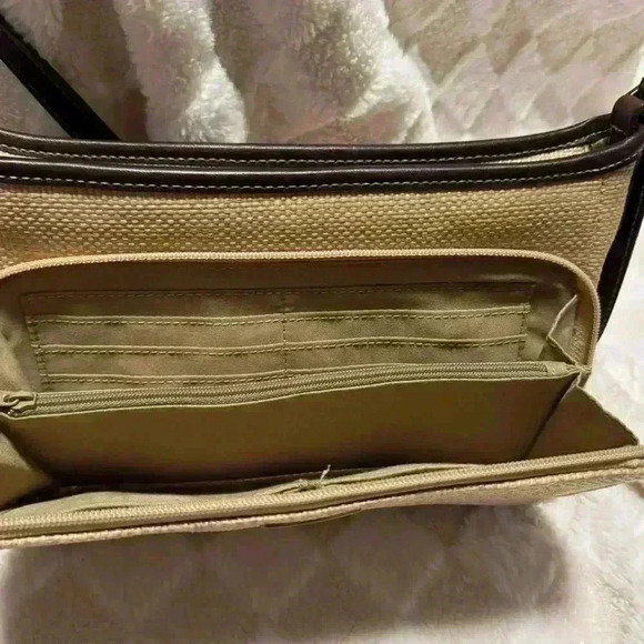 First issue Liz Claiborne purse - Picture 8 of 12